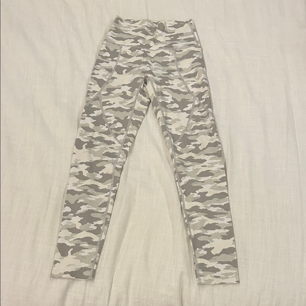 Aerie Kids Gray and White Camouflage Leggings
